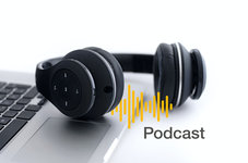 F_Podcast_Headphones_Laptop_iSt1134423820_cold1_v0.jpg