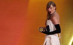Taylor Swift at Grammys 2024_9.jpg